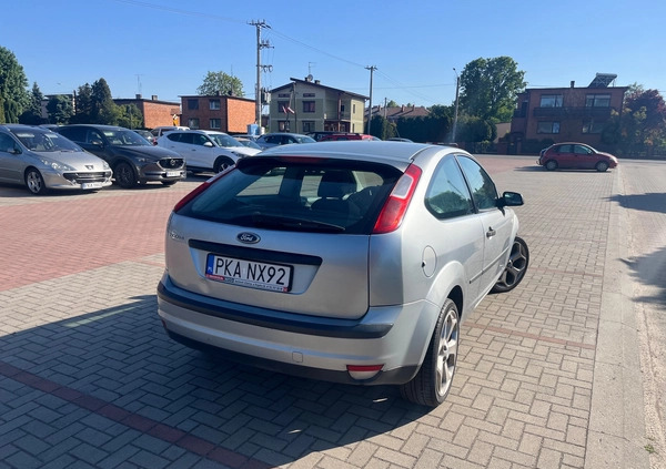 Ford Focus cena 8800 przebieg: 284000, rok produkcji 2005 z Oleśnica małe 379